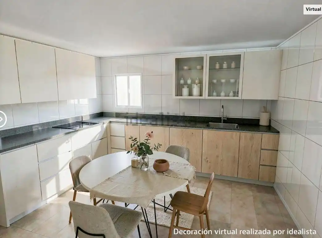 Cuina de Casa o xalet en venda en Pontevedra Capital  amb Jardí privat