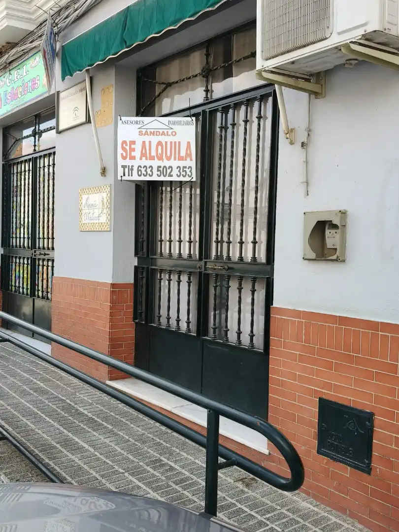Vista exterior de Local de lloguer en Cantillana