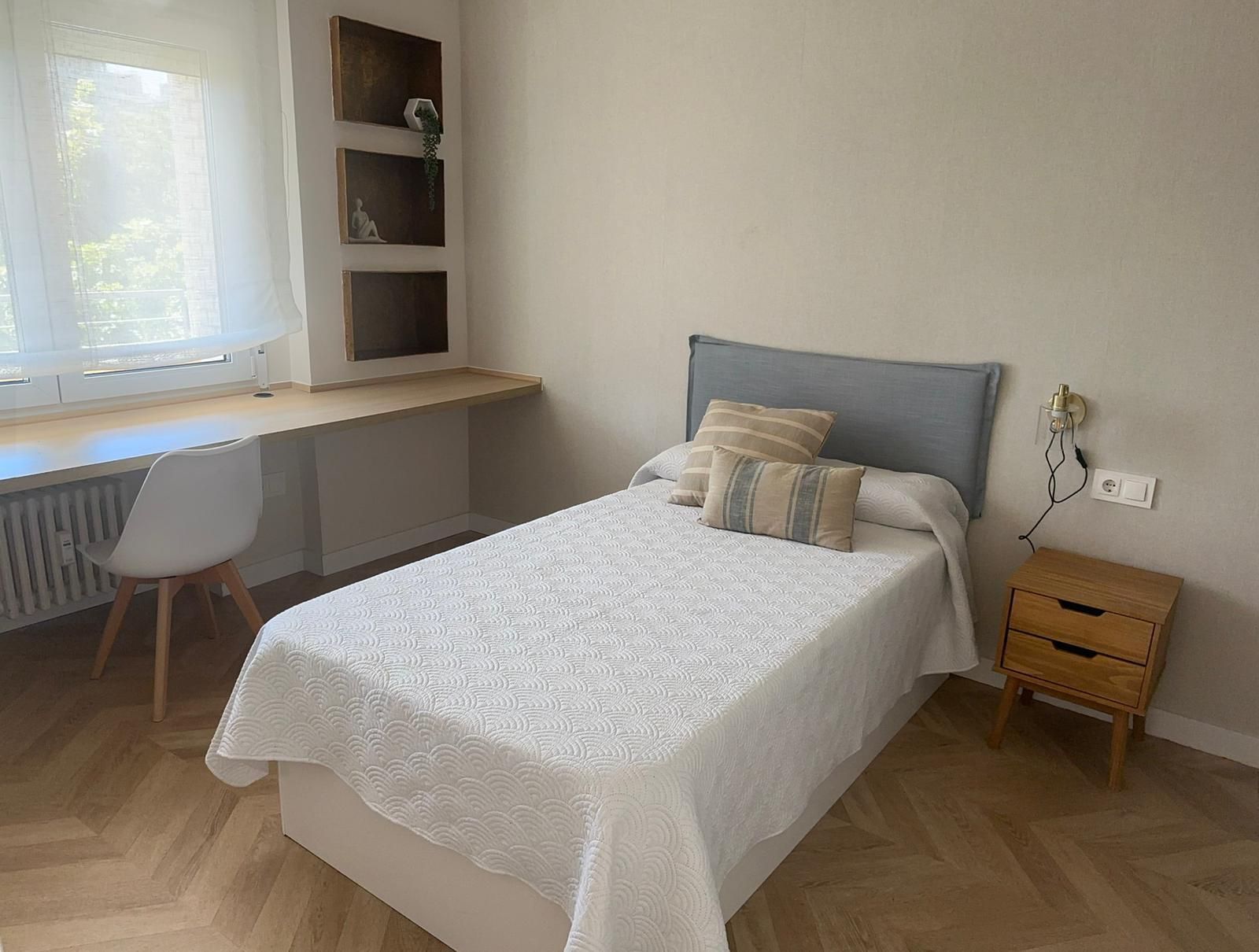 Bedroom of Flat to rent in  Madrid Capital  with Heating, Terrace and Furnished