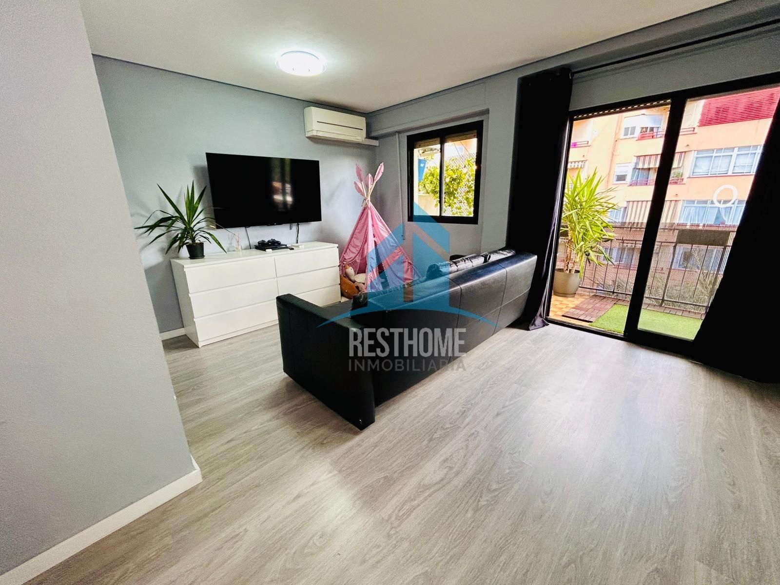 Living room of Flat for sale in Gandia  with Air Conditioner, Terrace and Storage room