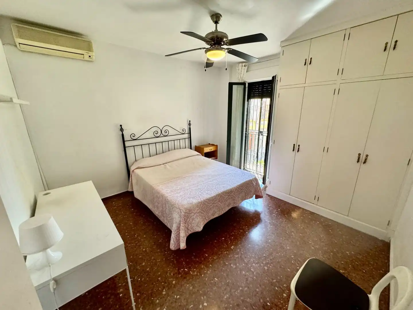 Habitación de Piso de alquiler en Sevilla con Aire acondicionado y Balcón