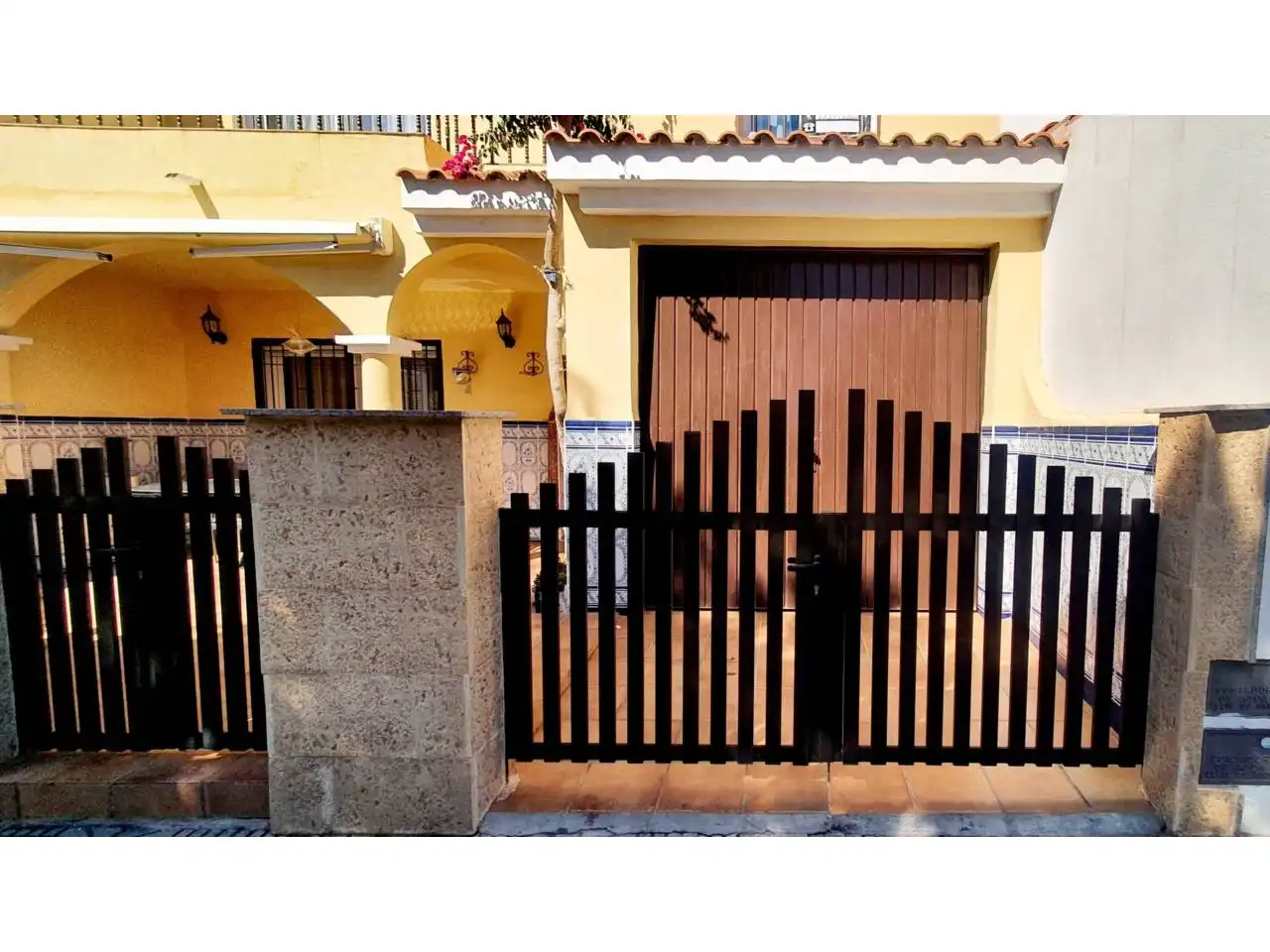 Exterior view of Detached homes for sale in Roquetas de Mar  with Terrace, Furnished and Community pool