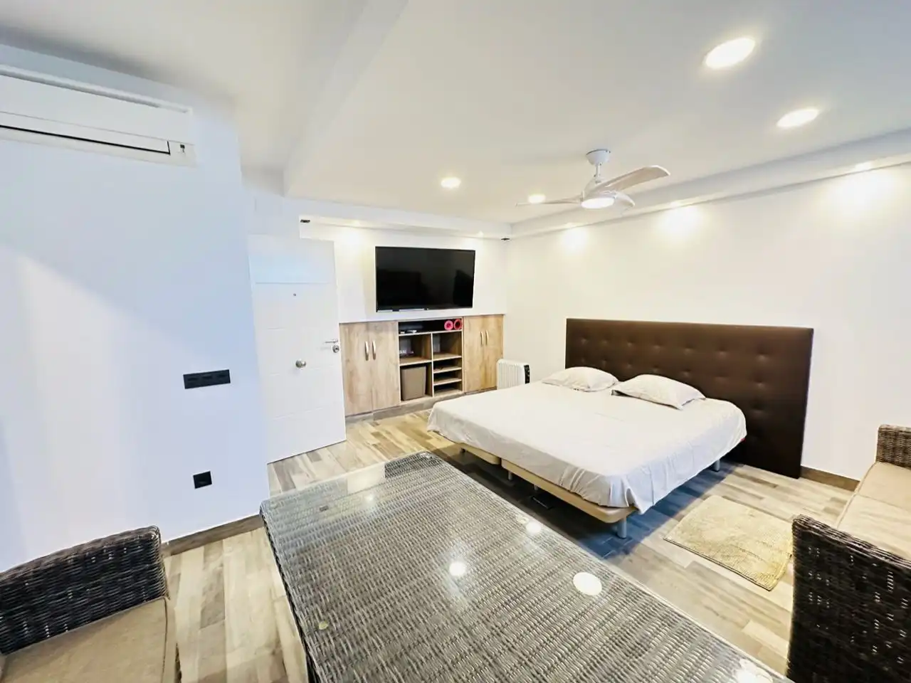 Habitación de Casa o chalet en venta en Nerja con Aire acondicionado, Jardín privado y Trastero