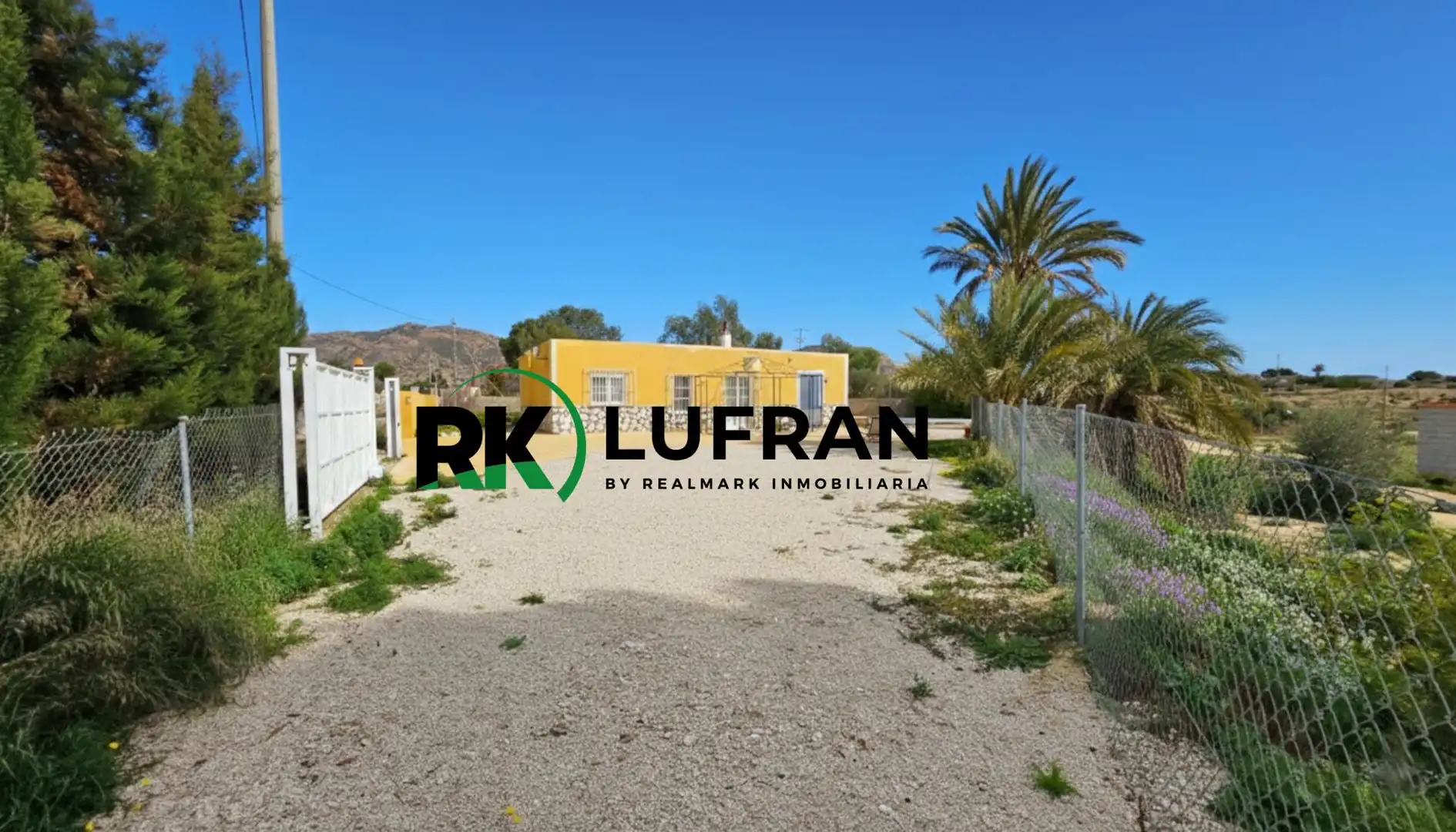 Vista exterior de Casa o chalet en venta en Alicante / Alacant con Jardín privado y Piscina