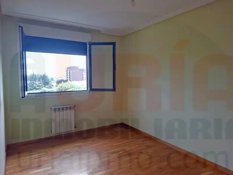 Dormitori de Pis en venda en Siero amb Calefacció i Parquet