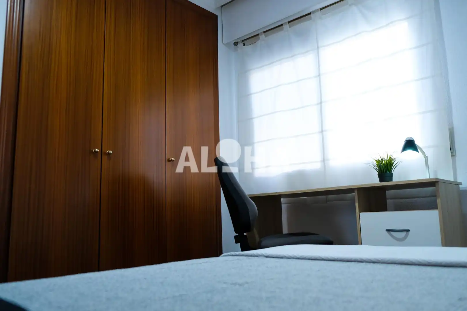 Dormitori de Pis de lloguer en Moncada amb Aire condicionat, Moblat i Balcó
