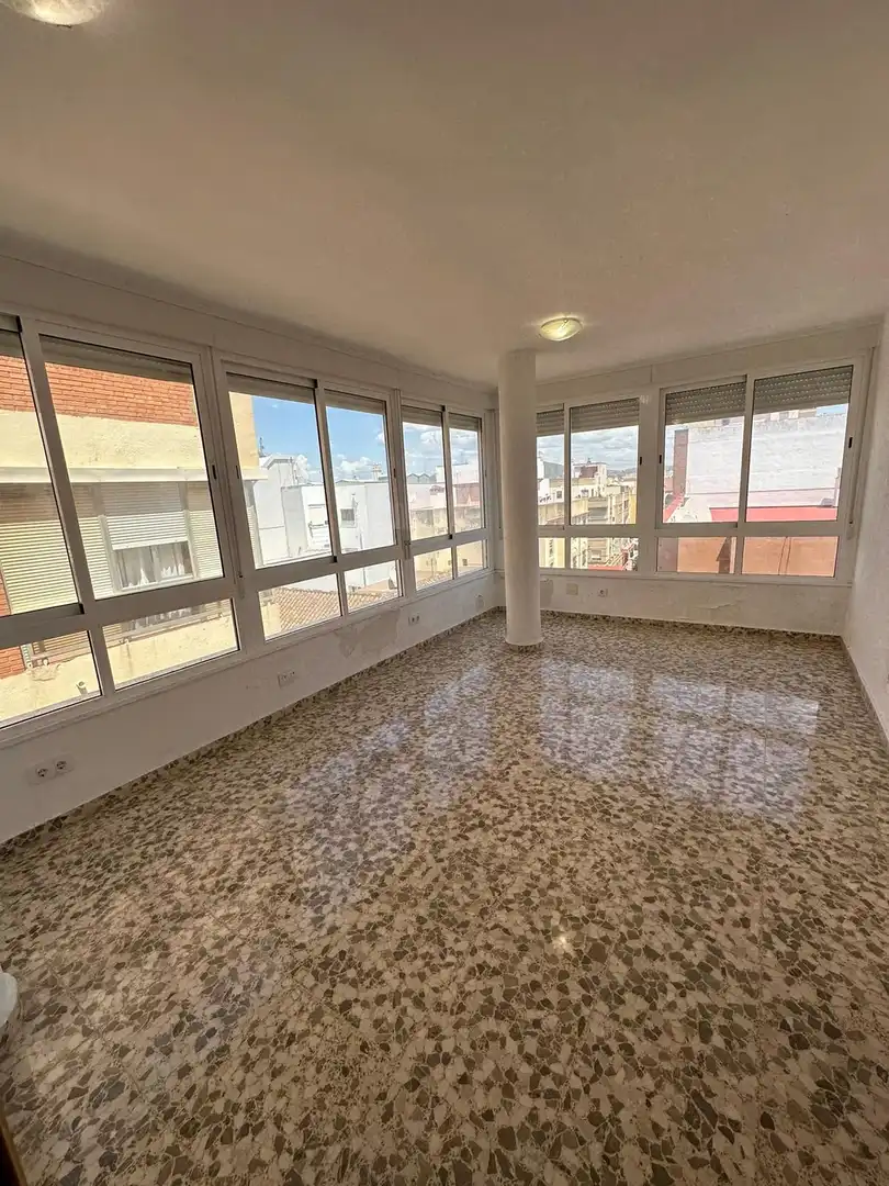 Vista exterior de Local de lloguer en La Línea de la Concepción