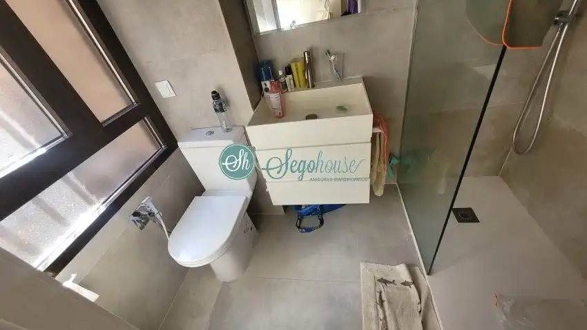 Bany de Pis en venda en Segovia amb Calefacció, Parquet i Terrassa