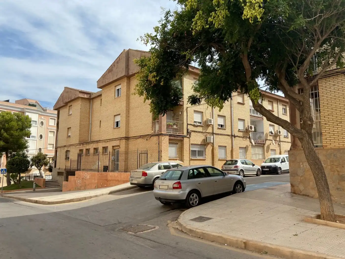 Vista exterior de Garatge en venda en La Unión