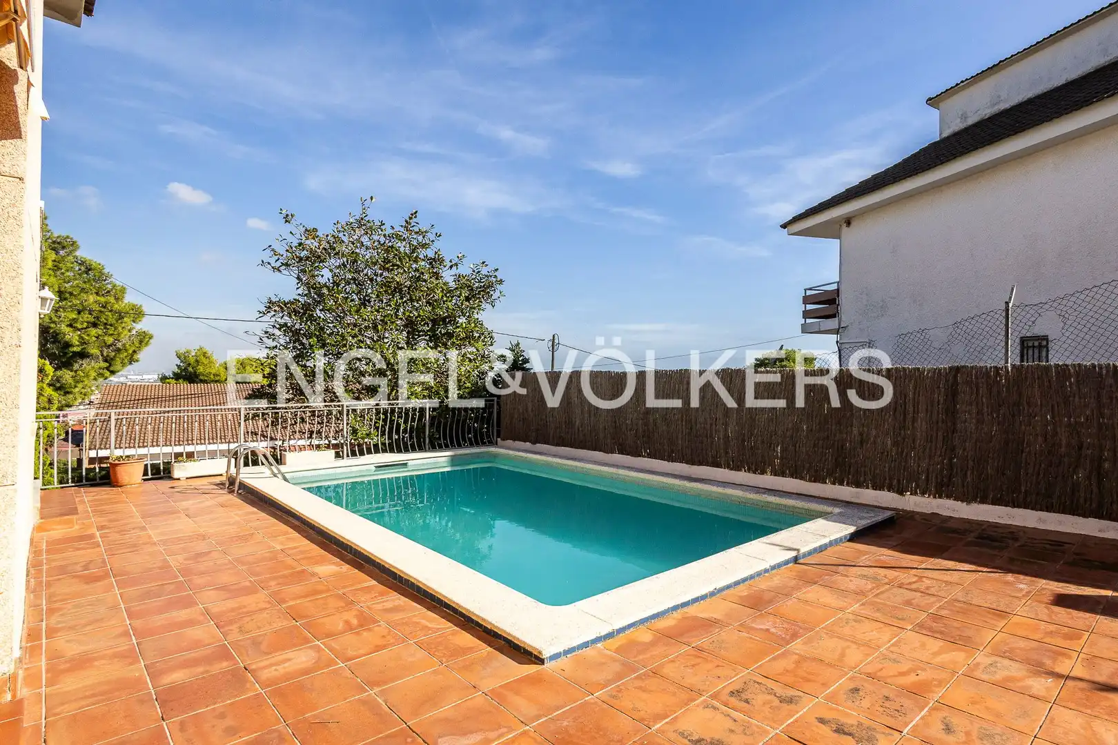 Piscina de Casa o xalet en venda en Castelldefels amb Aire condicionat, Calefacció i Jardí privat