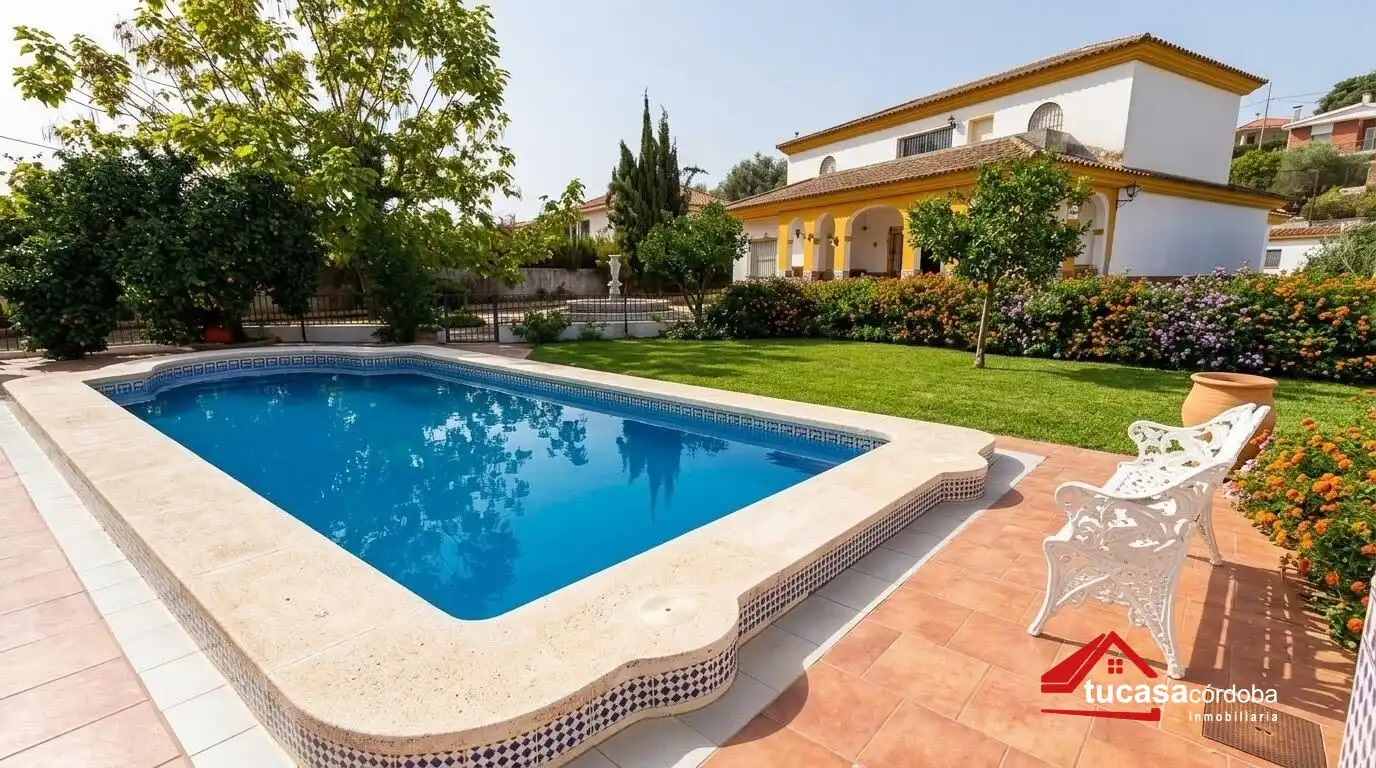 Xalet amb piscina en venda a Norte-Sierra