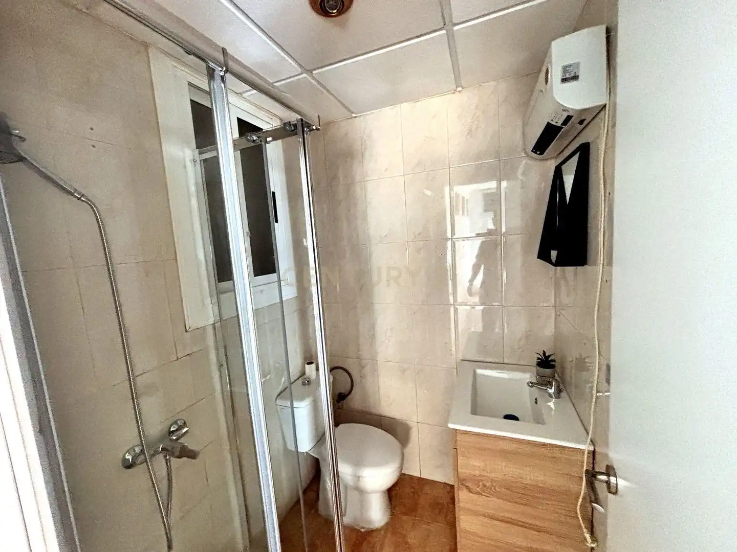 Badezimmer von Wohnungen zur Miete in Elda mit Ofen und Waschmaschine