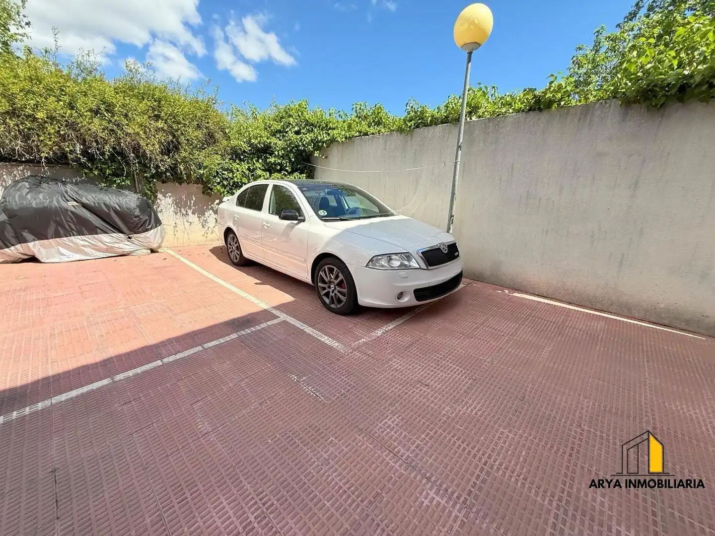 Parking of Duplexes for sale in Loeches  with Air Conditioner