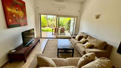 Foto 3 de Apartamento de alquiler en Nueva Atalaya, Estepona