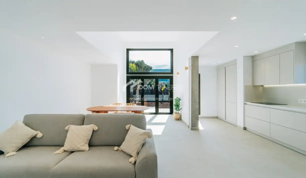 Sala d'estar de Casa o xalet en venda en Granadilla de Abona amb Terrassa, Piscina i Moblat