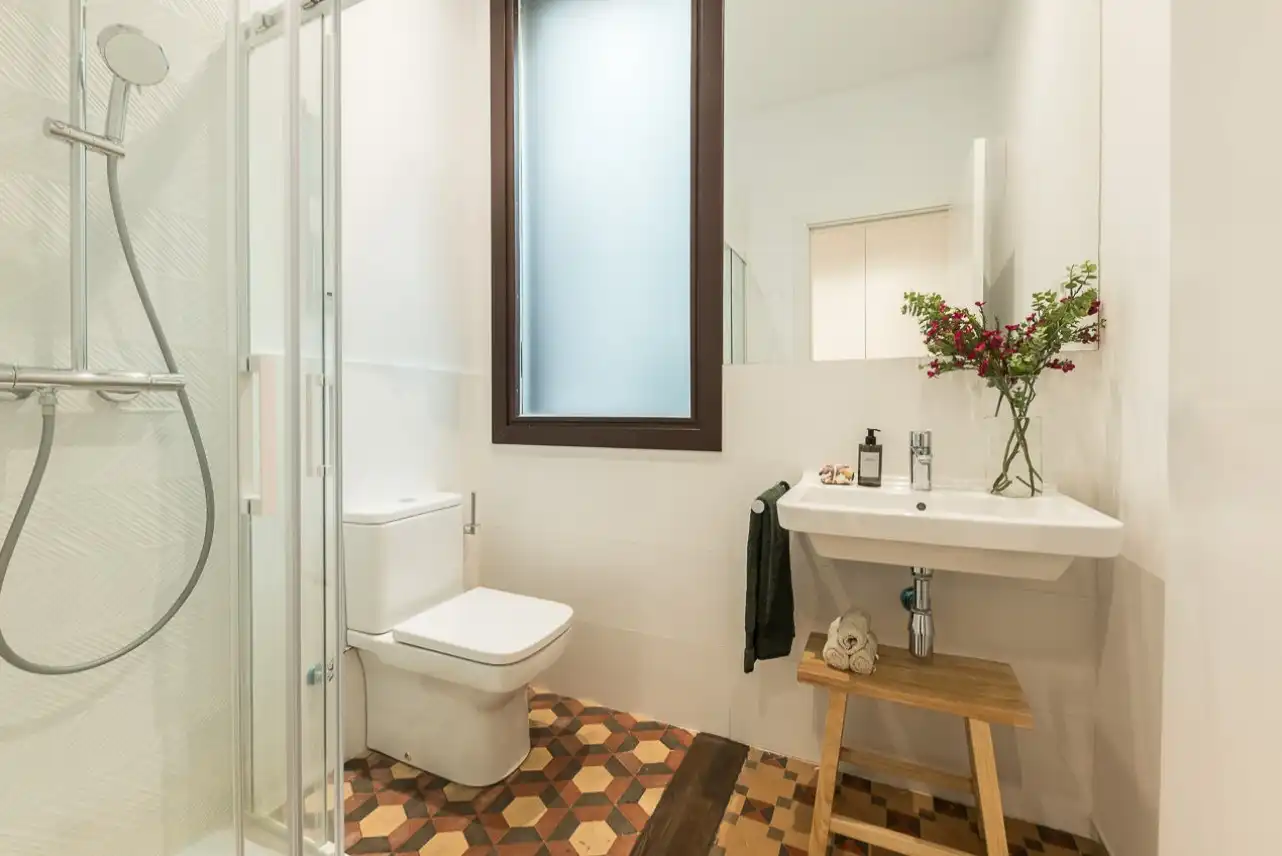 Bathroom of Apartments for rent in Barcelona  with Air Conditioner, Heating and Furnished