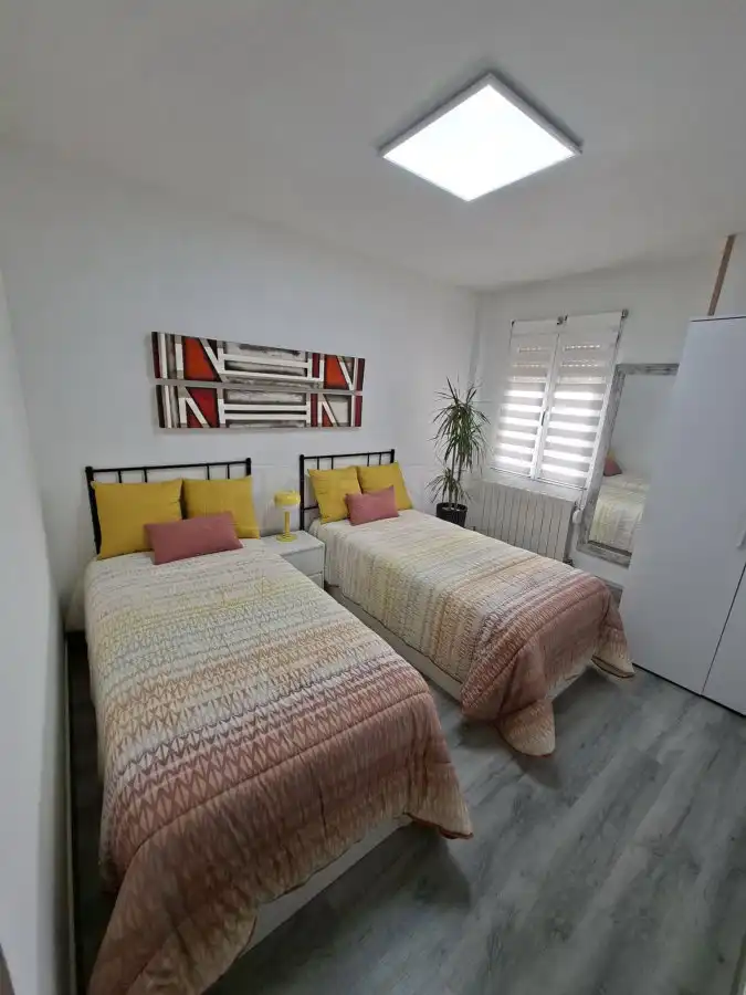 Dormitori de Apartament en venda en Vitoria - Gasteiz amb Calefacció, Parquet i Terrassa