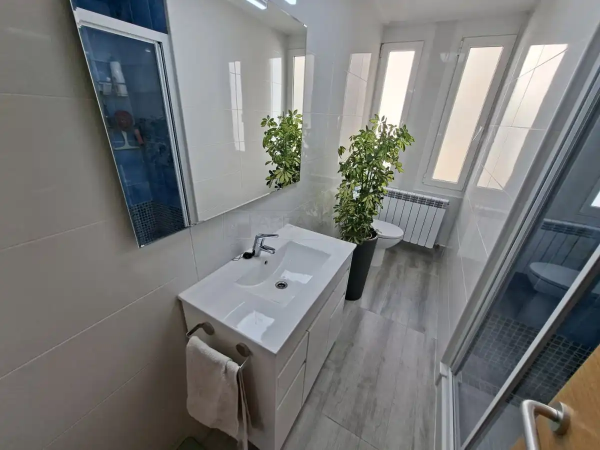 Bany de Apartament en venda en Vitoria - Gasteiz amb Calefacció, Parquet i Terrassa