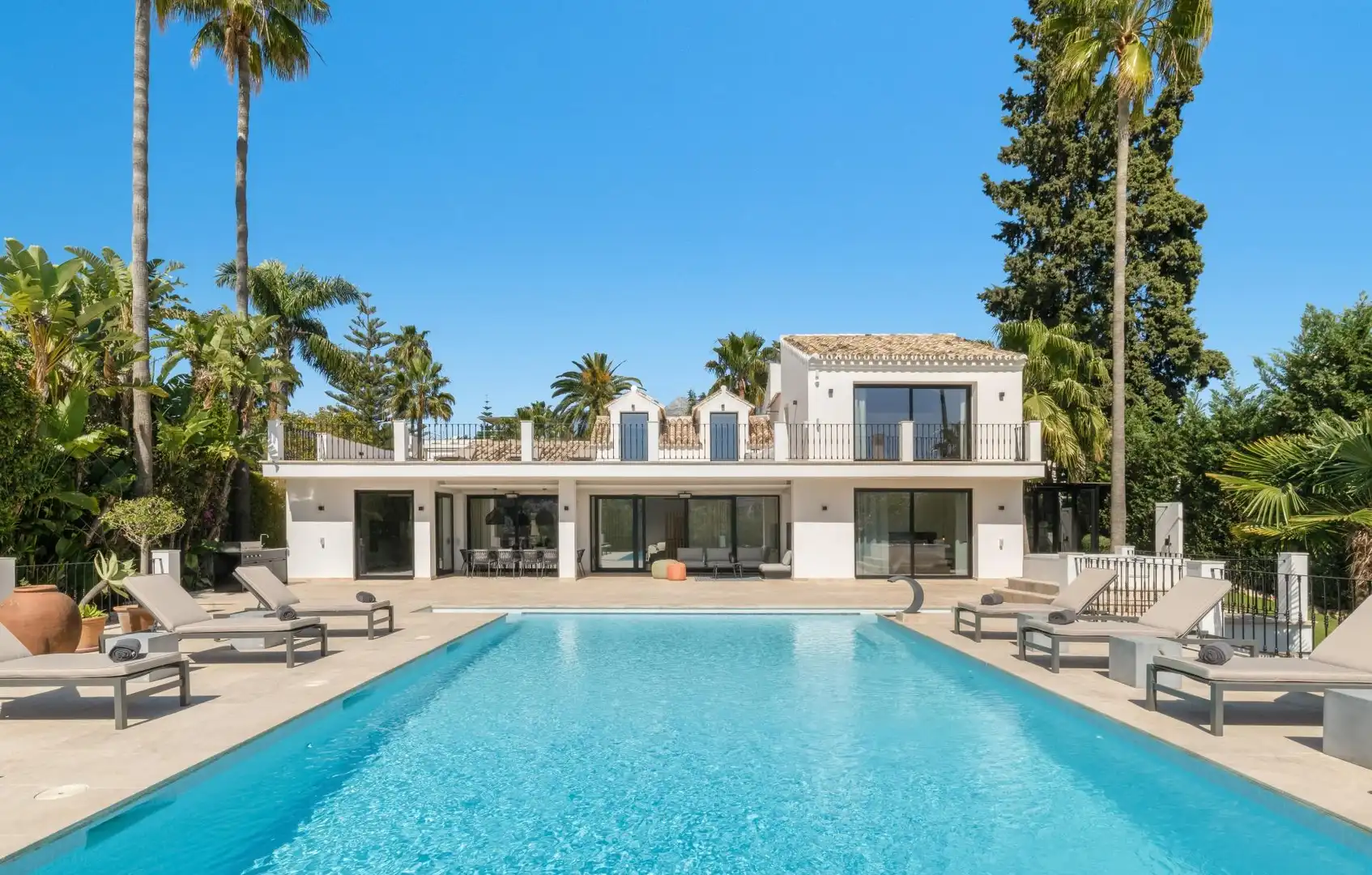 Villa mit Pool zum Verkauf in Nueva Andalucía