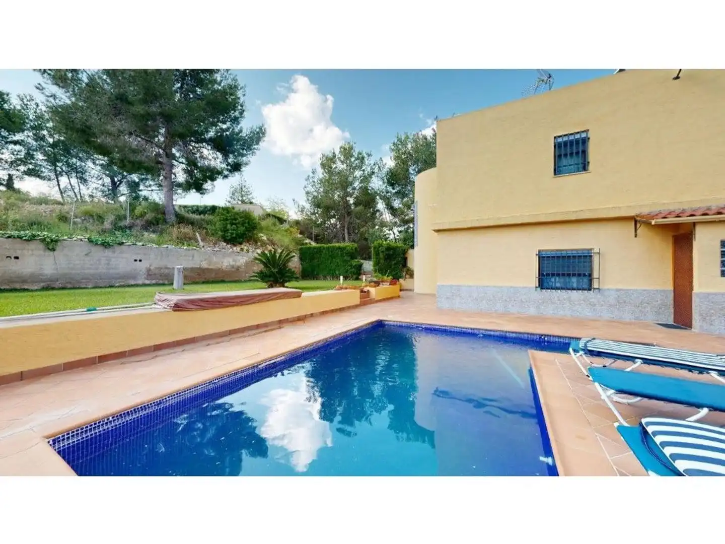 Piscina de Casa o xalet en venda en Riba-roja de Túria amb Aire condicionat, Calefacció i Jardí privat