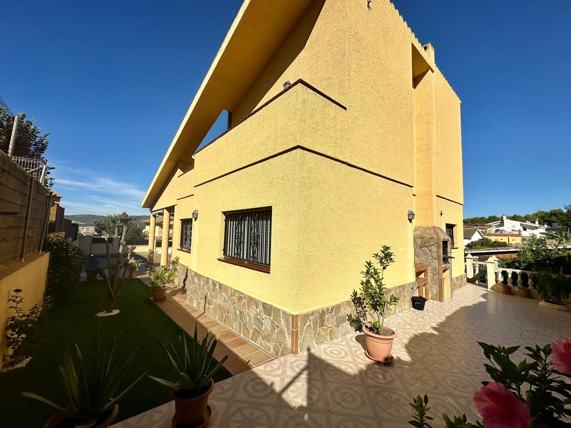 Vista exterior de Casa o xalet en venda en El Vendrell amb Calefacció, Jardí privat i Terrassa