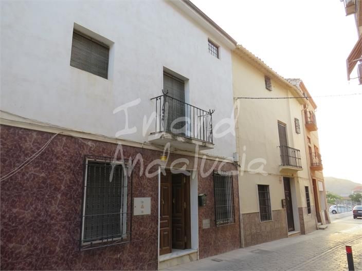 Vista exterior de Casa adosada en venda en Alcaudete amb Terrassa i Traster