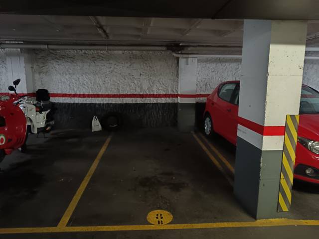 Garaje en Alquiler en Carrer de les Camèlies, 13 en El Baix Guinardó