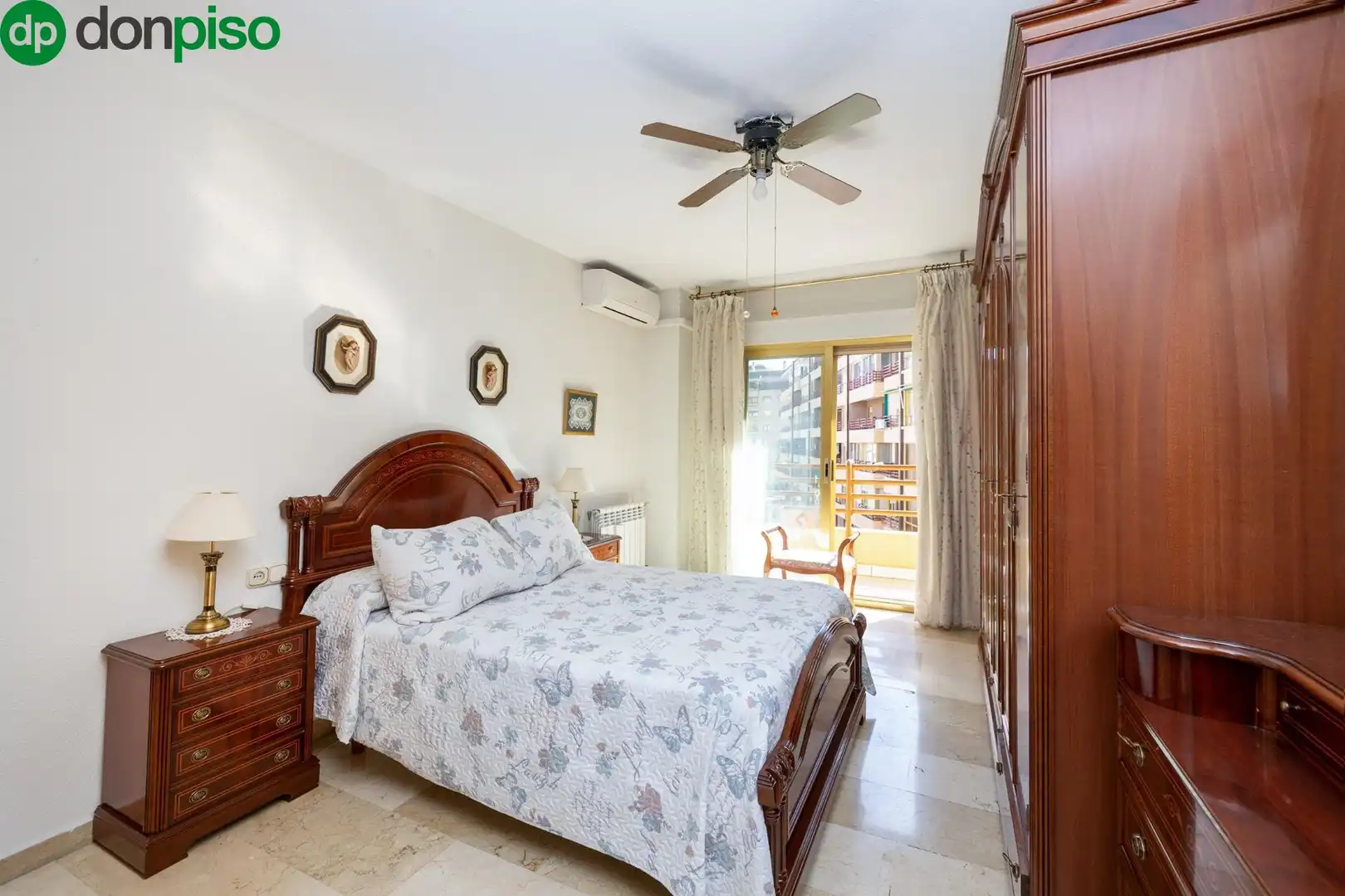 Bedroom of Flat for sale in Granada  with Air Conditioner, Heating and Terrace