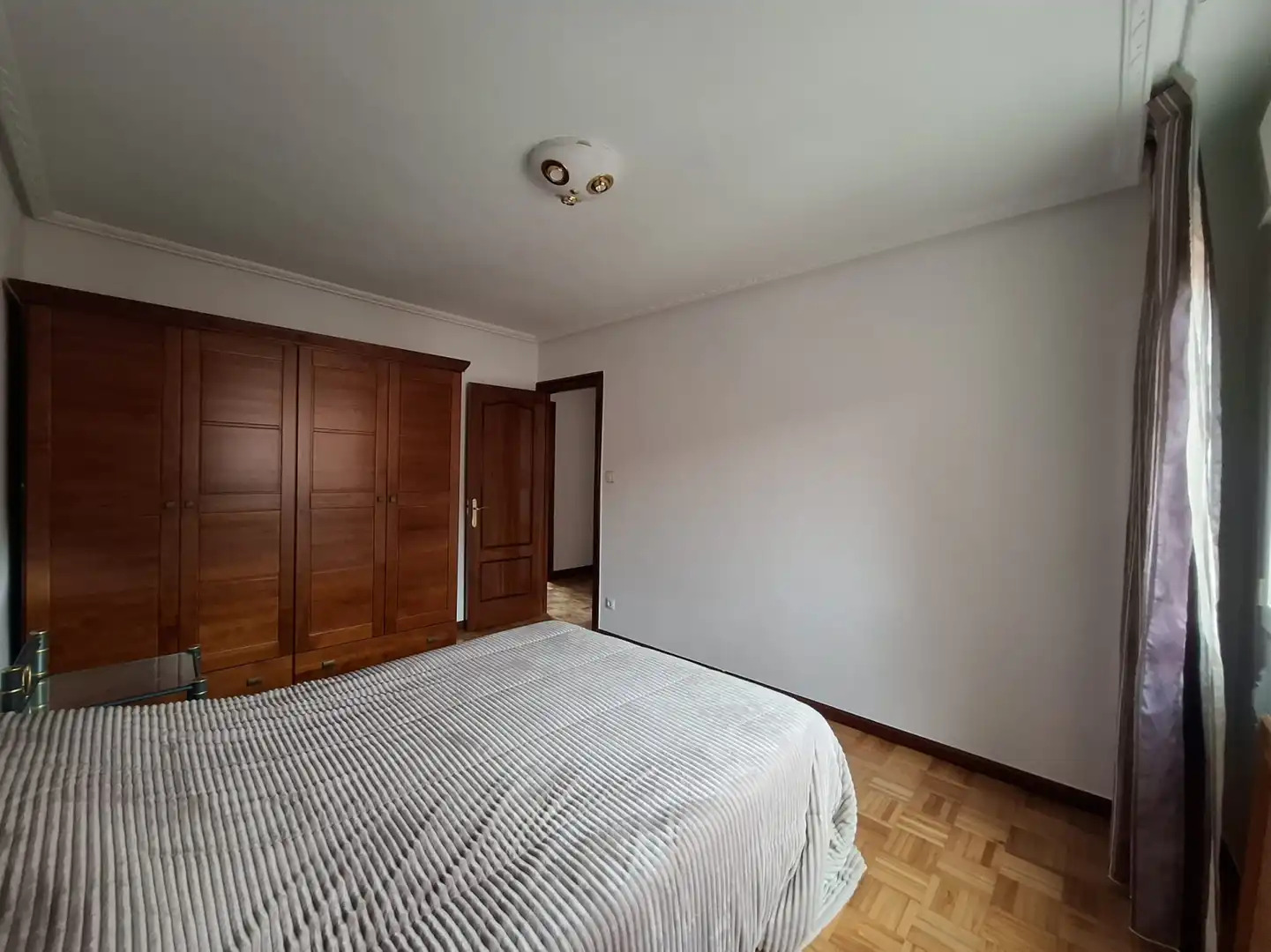 Schlafzimmer von Wohnung zur Miete in Gijón  mit Heizung und Parkett