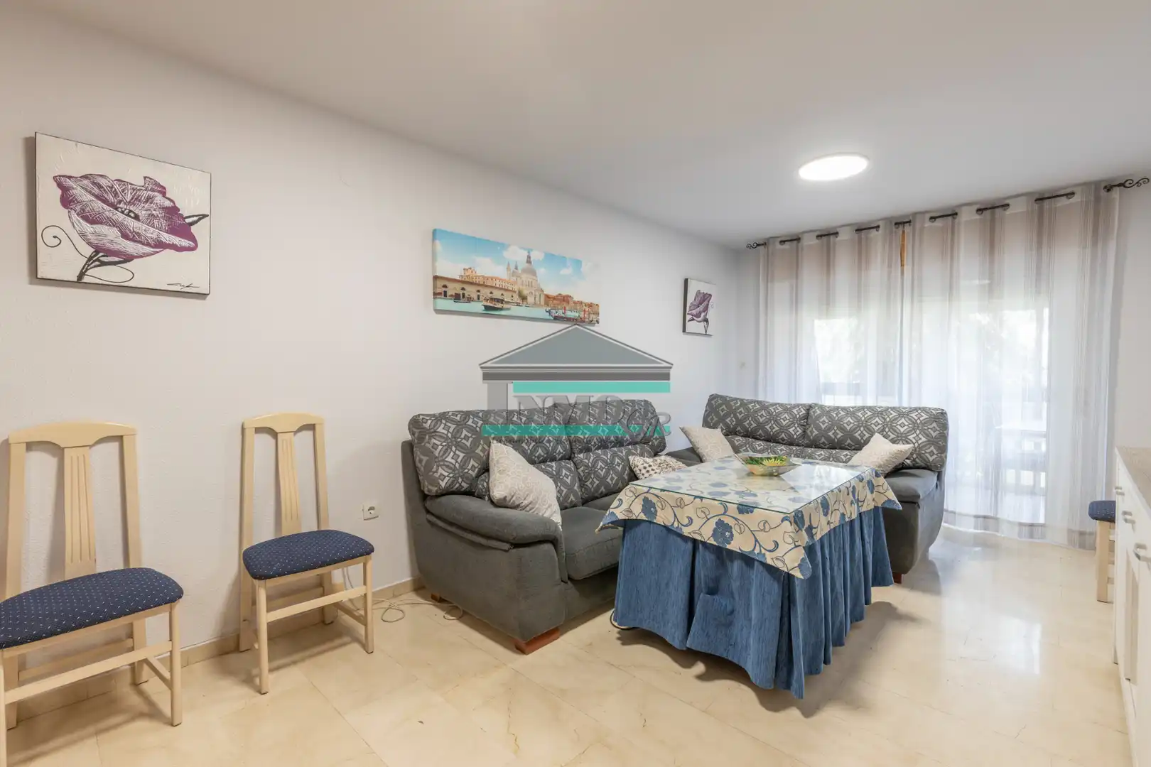 Sala d'estar de Pis en venda en Granada amb Moblat i Balcó