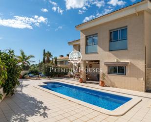 Vista exterior de Casa o xalet en venda en Sitges amb Terrassa i Balcó