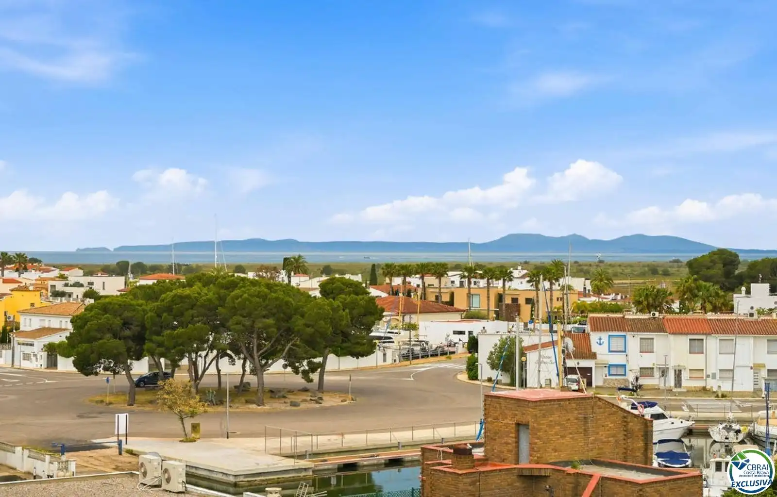 Vista exterior de Pis en venda en Roses amb Aire condicionat, Calefacció i Terrassa