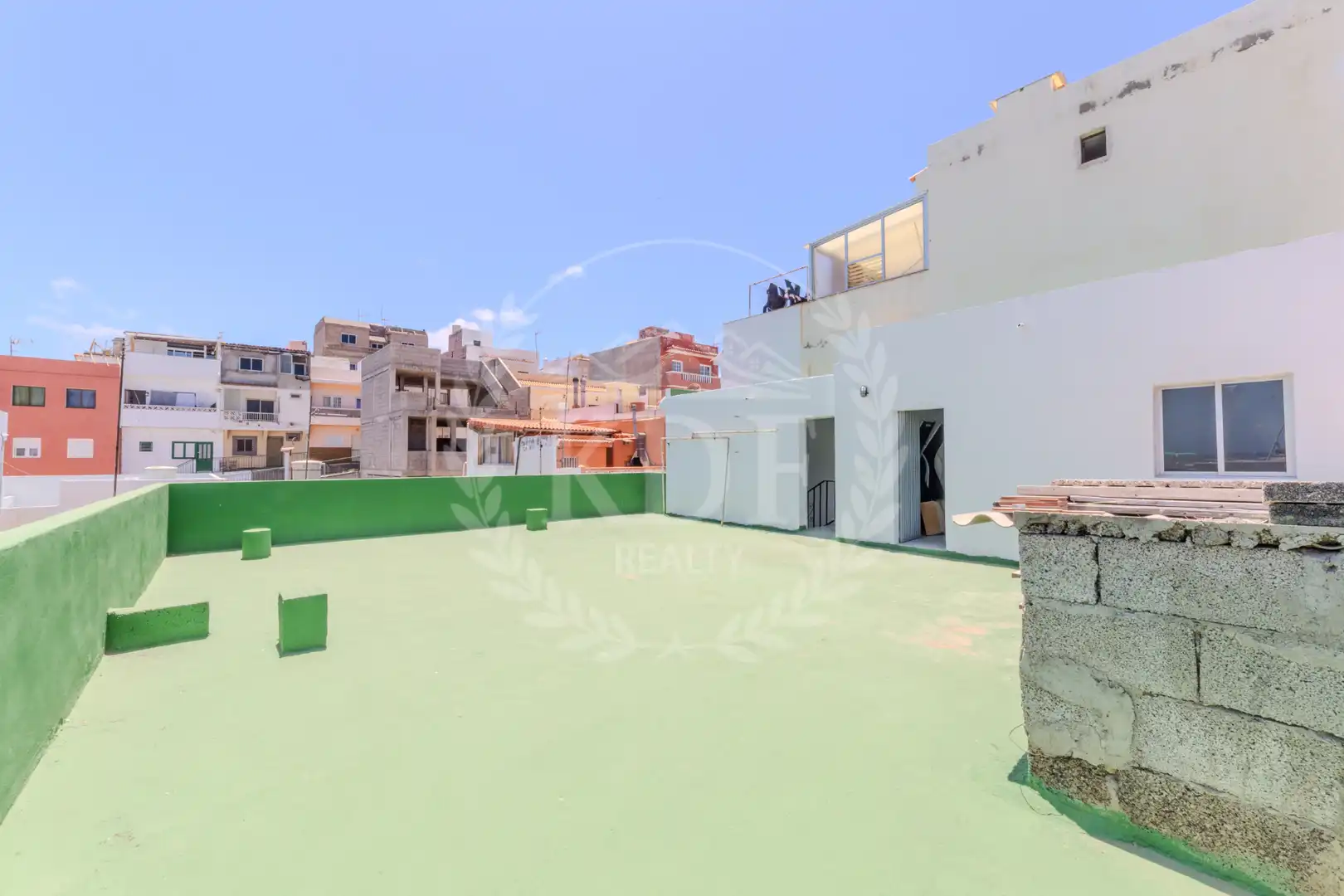 Vista exterior de Edifici en venda en Arico amb Alarma