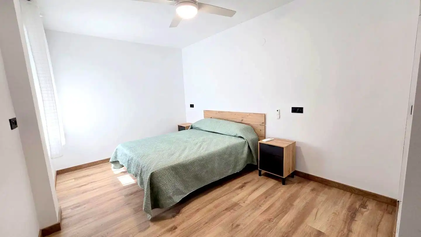 Schlafzimmer von Wohnung zur Miete in Gandia mit Klimaanlage, Terrasse und Möbliert