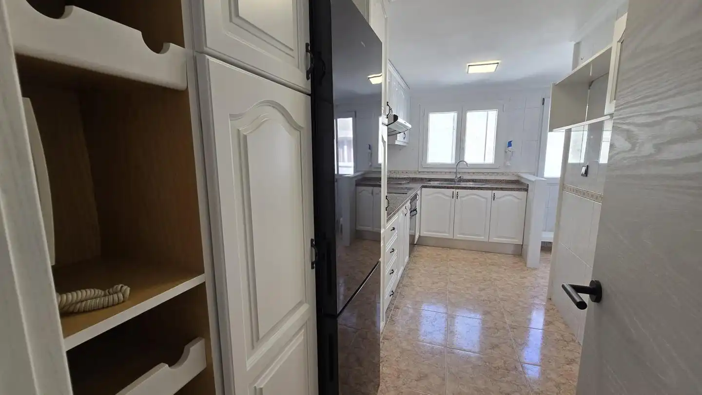 Küche von Wohnung zur Miete in Gandia mit Klimaanlage, Terrasse und Möbliert