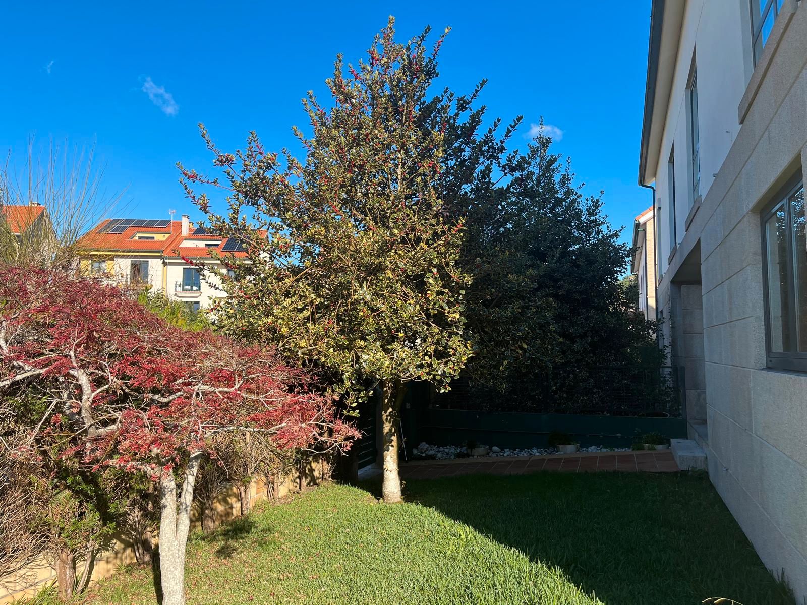 Jardí de Casa adosada en venda en Nigrán amb Calefacció i Terrassa