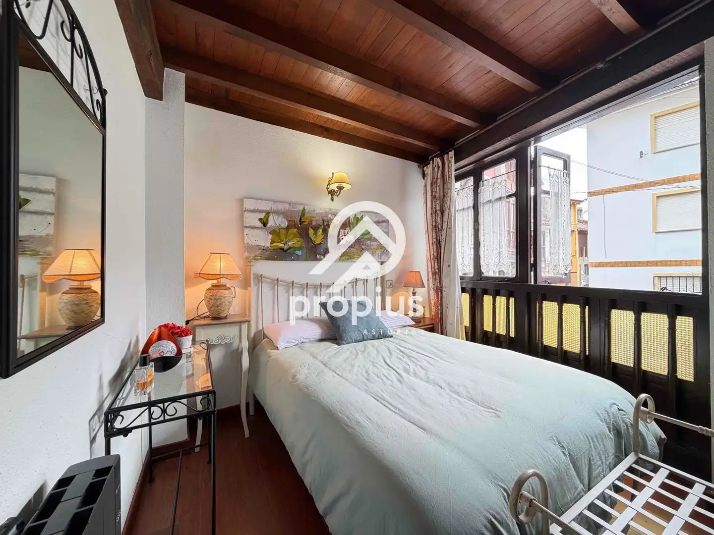 Habitación de Casa adosada en venta en Llanes con Calefacción, Trastero y Amueblado