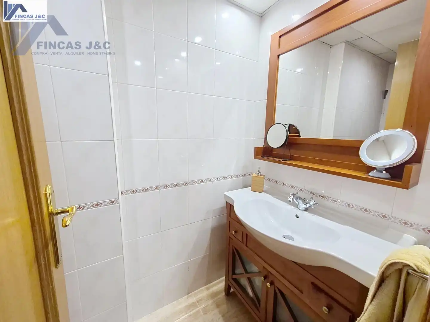 Baño de Casa adosada en venta en Zaragoza con Aire acondicionado, Calefacción y Jardín privado