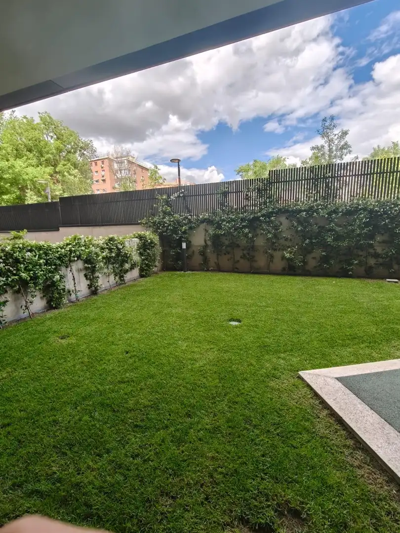 Jardí de Pis en venda en Madrid amb Aire condicionat, Calefacció i Terrassa
