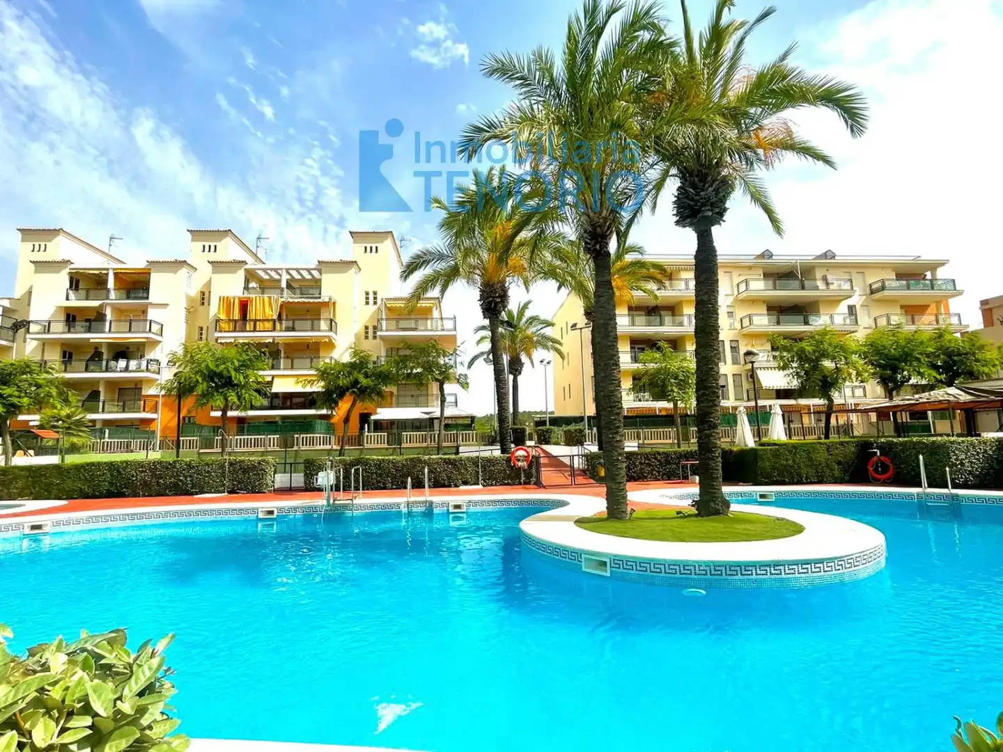 Außenansicht von Dachboden zum Verkauf in La Antilla mit Terrasse, Abstellraum und Gemeinschaftspool