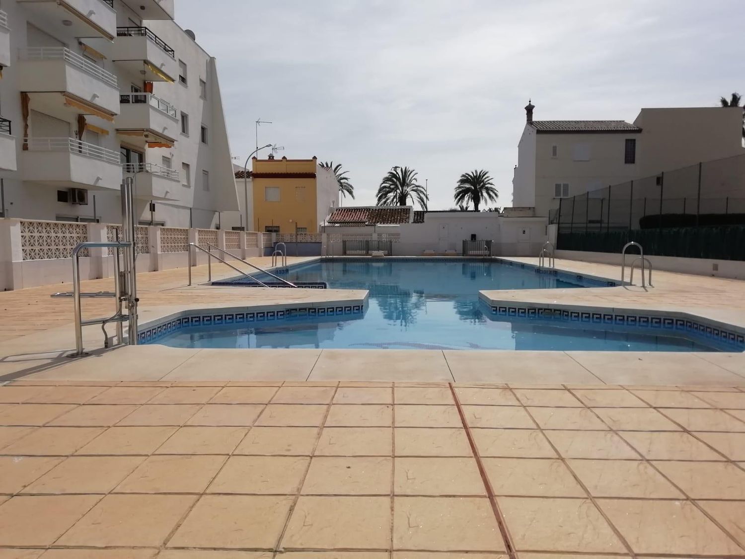 Piscina de Pis en venda en Vélez-Málaga amb Aire condicionat, Jardí privat i Terrassa