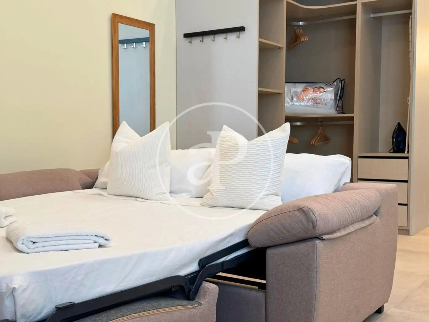 Dormitori de Loft de lloguer en Valencia amb Aire condicionat, Calefacció i Moblat