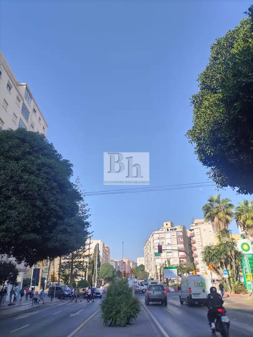 Vista exterior de Local en venta en Málaga
