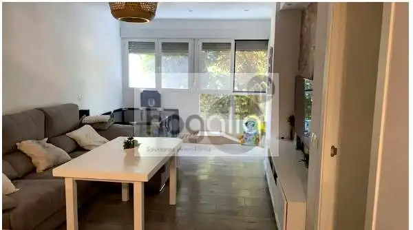 Living room of Flat for rent in Sevilla  with Air Conditioner, Terrace and Furnished