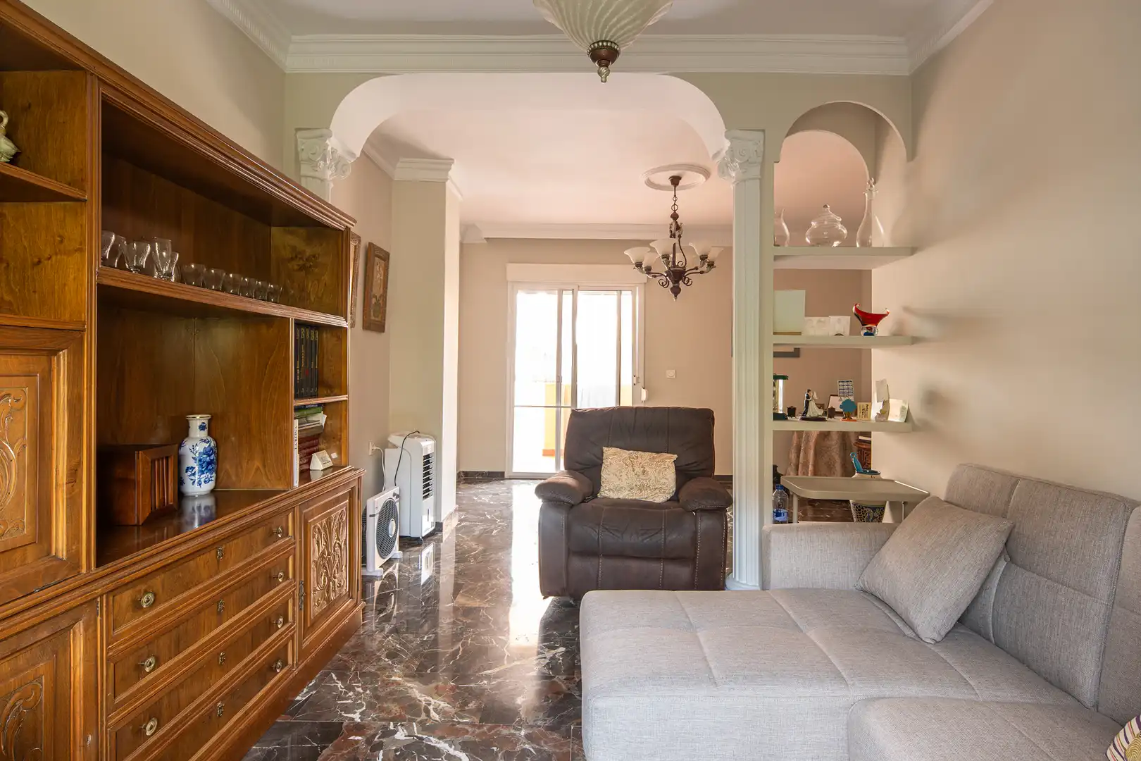 Sala d'estar de Casa adosada en venda en Huétor Vega amb Aire condicionat, Jardí privat i Terrassa