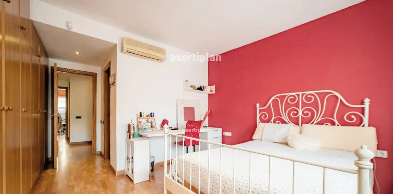 Schlafzimmer von Maisonette zum Verkauf in Mataró mit Klimaanlage, Heizung und Terrasse
