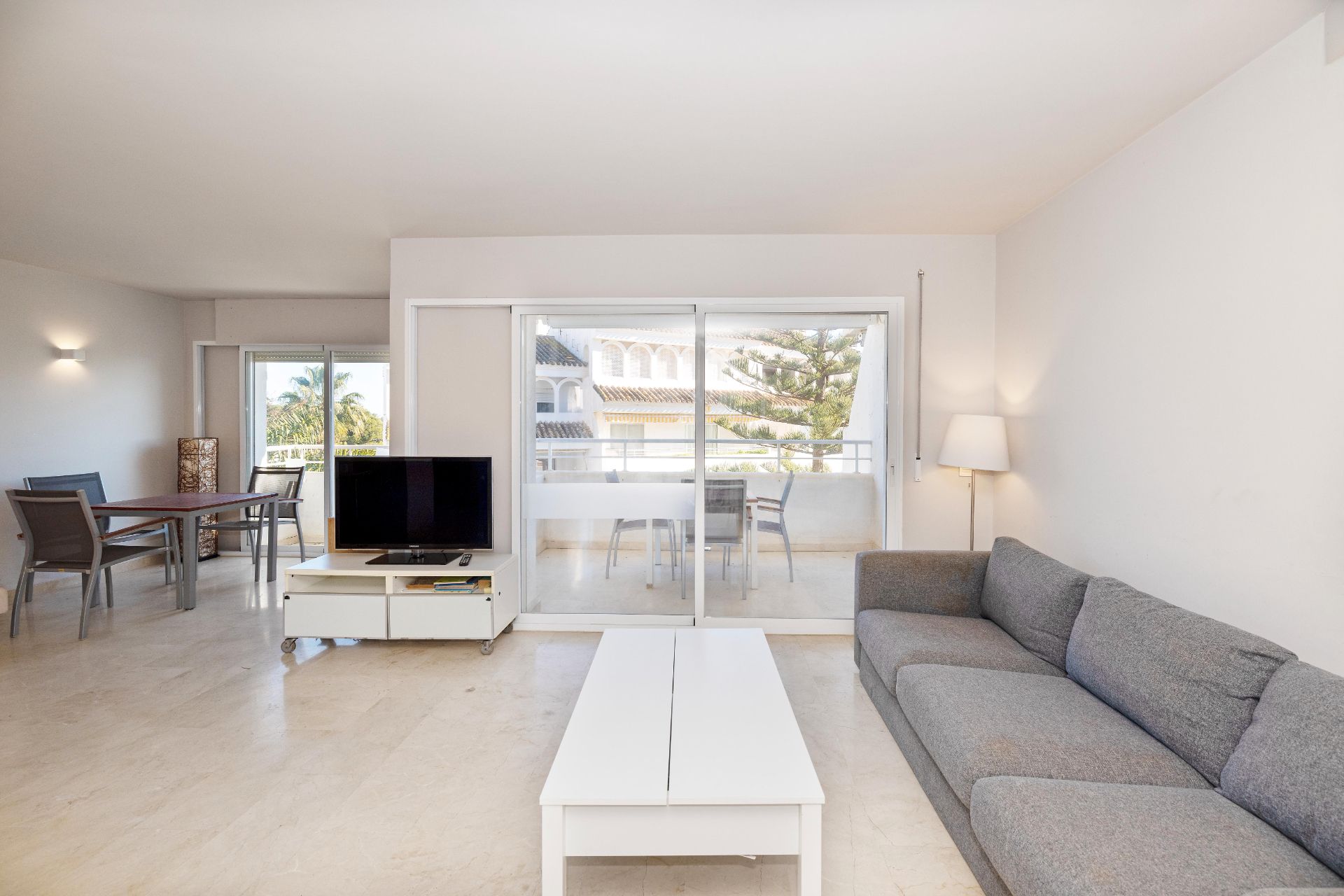 Sala de estar de Ático en venta en Marbella con Aire acondicionado, Calefacción y Terraza