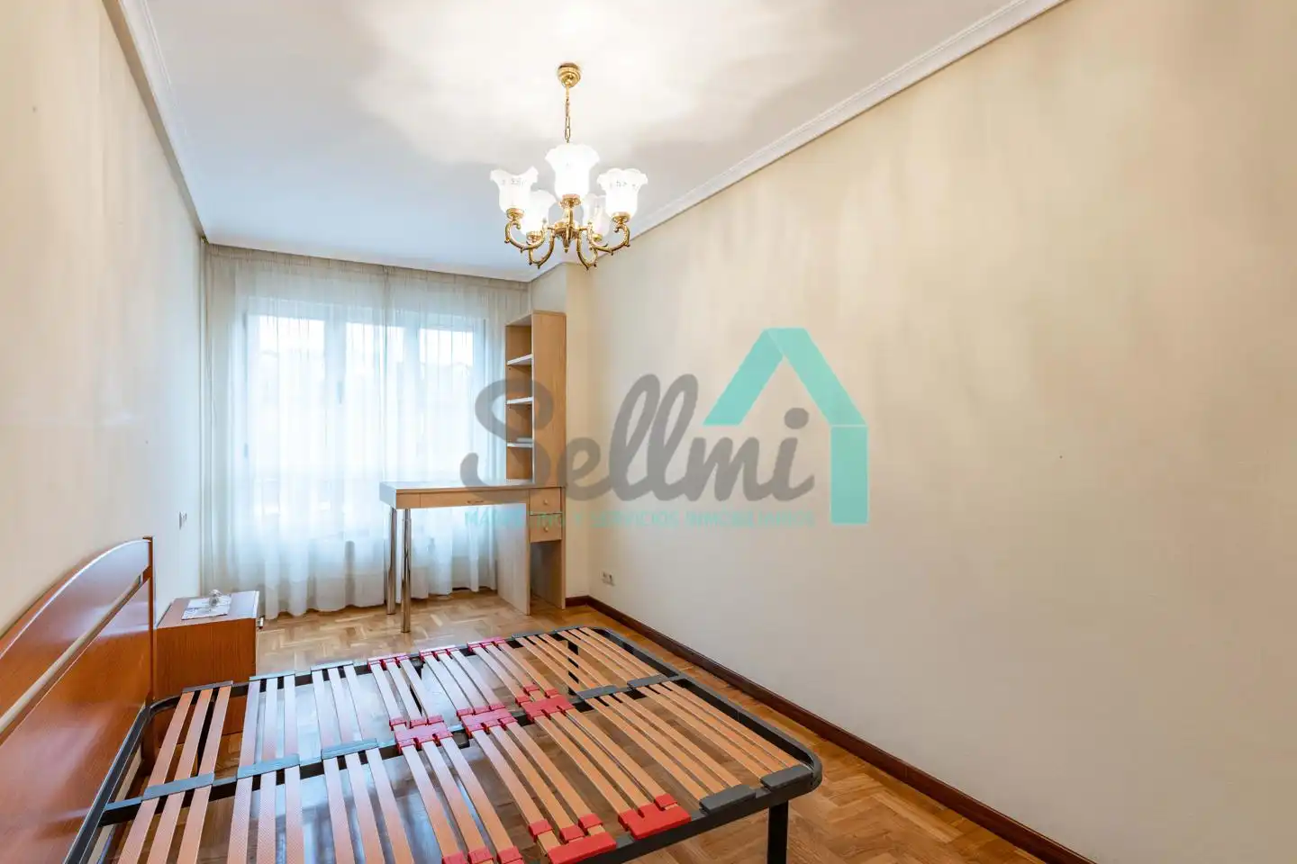 Schlafzimmer von Wohnung zur Miete in Oviedo  mit Heizung, Parkett und Möbliert