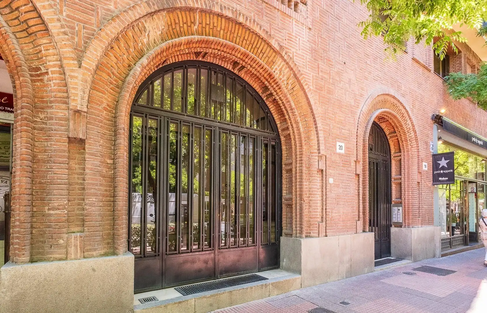 Außenansicht von Büro zur Miete in Madrid mit Klimaanlage und Heizung