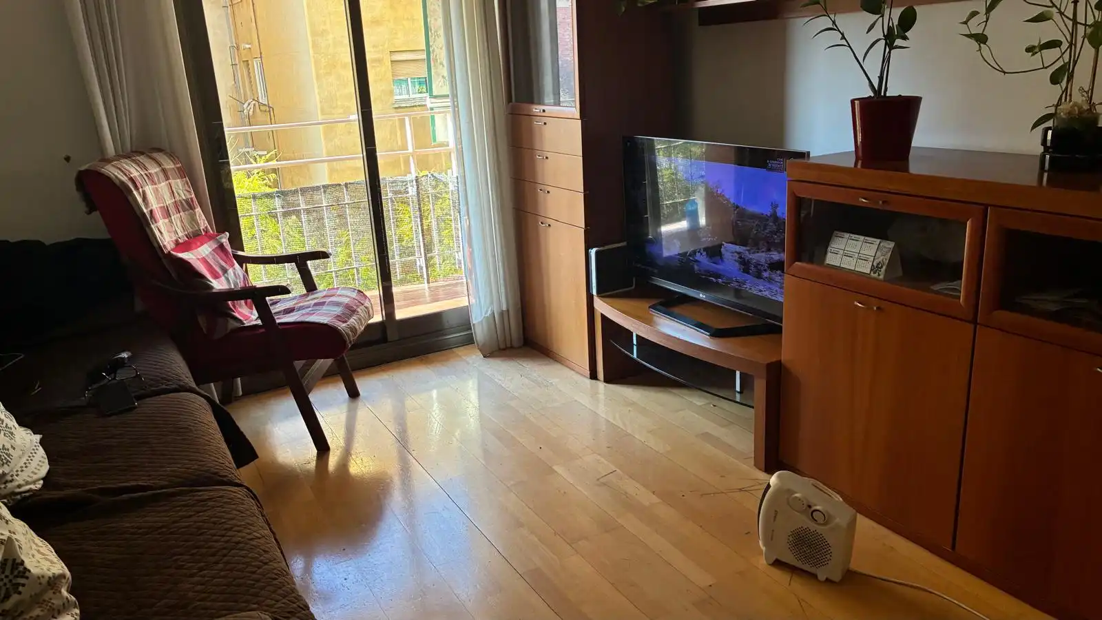 Sala de estar de Piso en venta en Barcelona con Parquet, Horno y Balcón